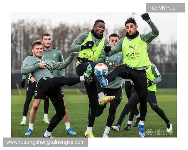 图拉姆因大腿伤缺席一个月后周四重返训练场状态回暖